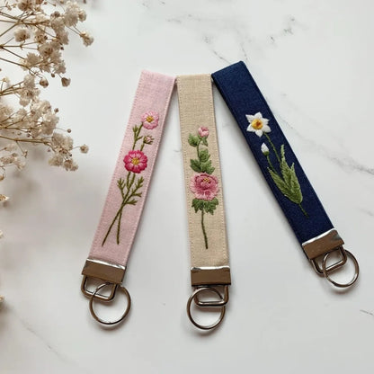 Customizable Embroidered Birth Month Flower Wrist Lanyard Keychain - Mother’s Day Gift 🌸💐