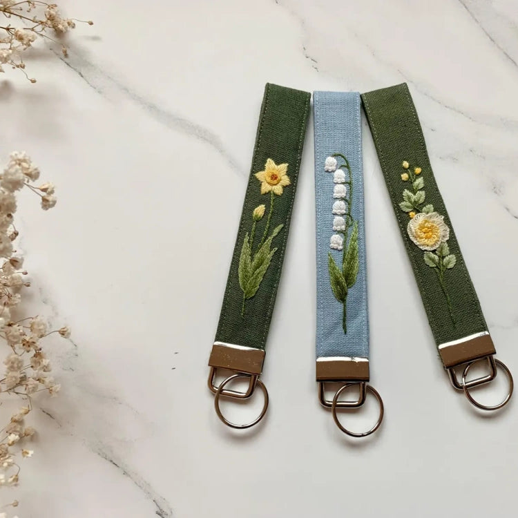 Customizable Embroidered Birth Month Flower Wrist Lanyard Keychain - Mother’s Day Gift 🌸💐