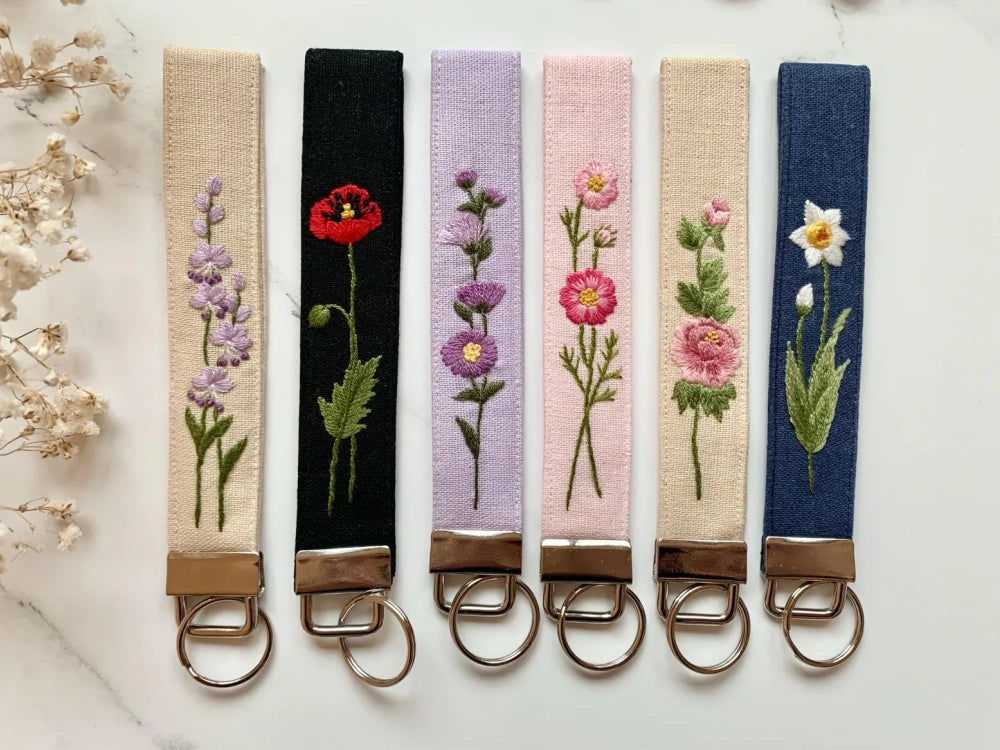 Customizable Embroidered Birth Month Flower Wrist Lanyard Keychain - Mother’s Day Gift 🌸💐