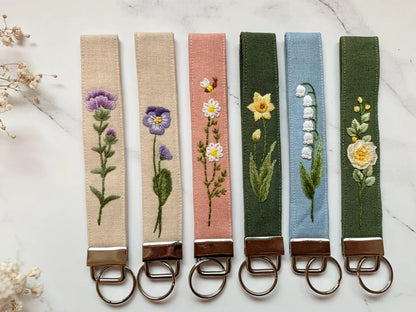 Customizable Embroidered Birth Month Flower Wrist Lanyard Keychain - Mother’s Day Gift 🌸💐