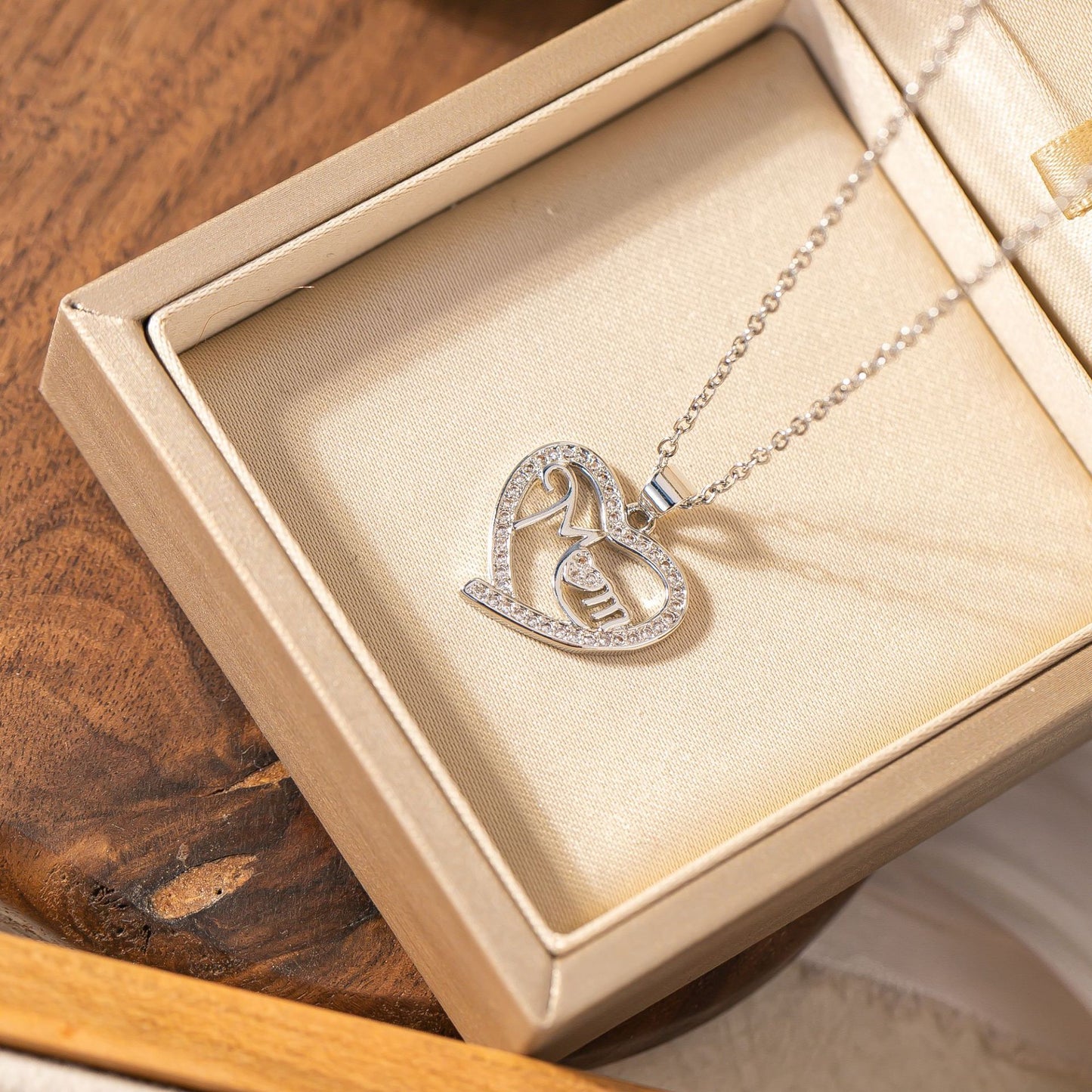 Elegant Mother’s Day Necklace – Gold & Silver Mama Heart Pendant