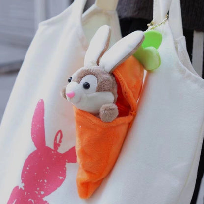 Petit lapin doux et mignon caché dans une peluche carotte zippée, cadeau personnalisé pour les enfants