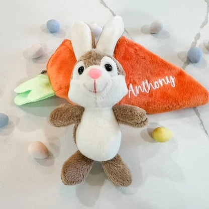 Petit lapin doux et mignon caché dans une peluche carotte zippée, cadeau personnalisé pour les enfants