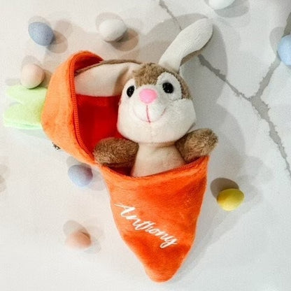 Petit lapin doux et mignon caché dans une peluche carotte zippée, cadeau personnalisé pour les enfants